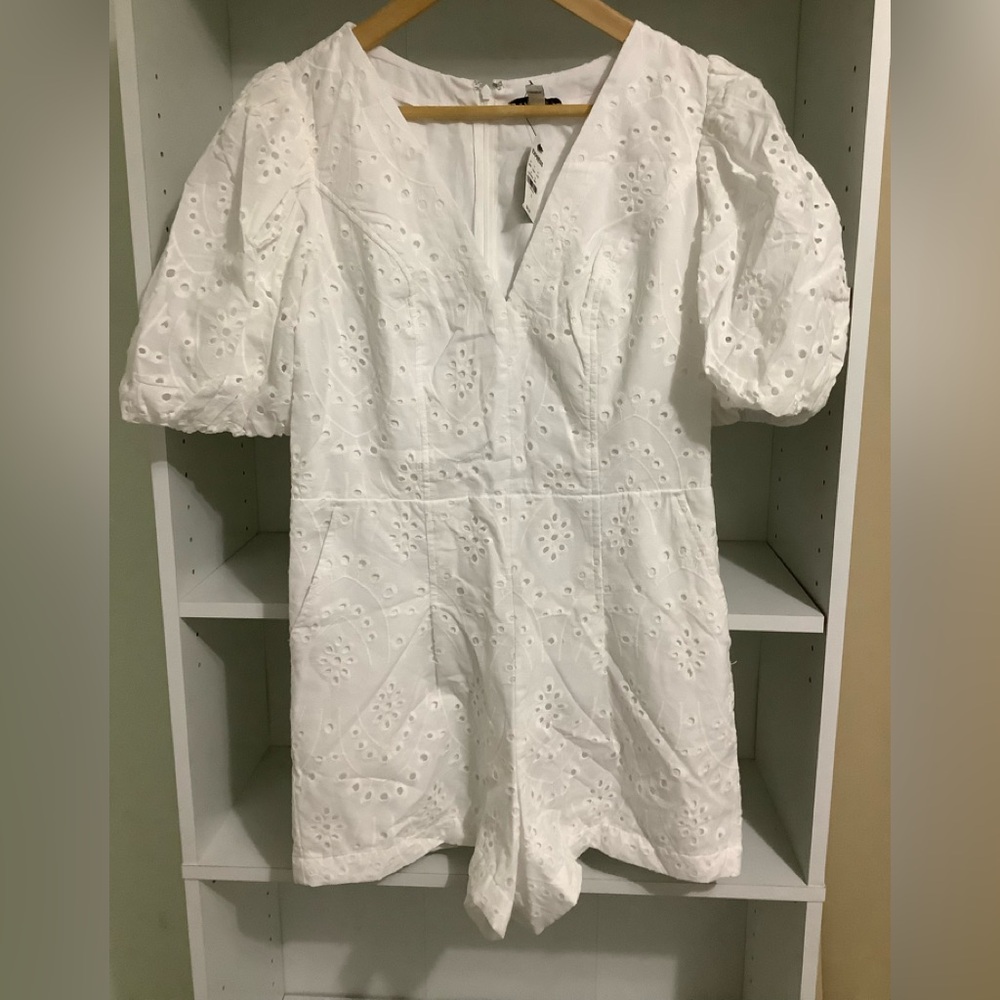 Express Eyelet Puff Sleeve Romper in white Size Small NWT